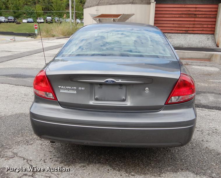 image for item DD0796 2005 Ford Taurus SE