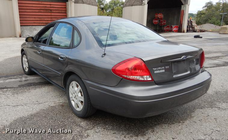 image for item DD0796 2005 Ford Taurus SE