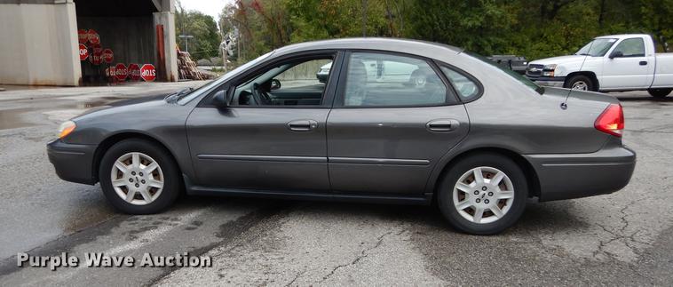 image for item DD0796 2005 Ford Taurus SE