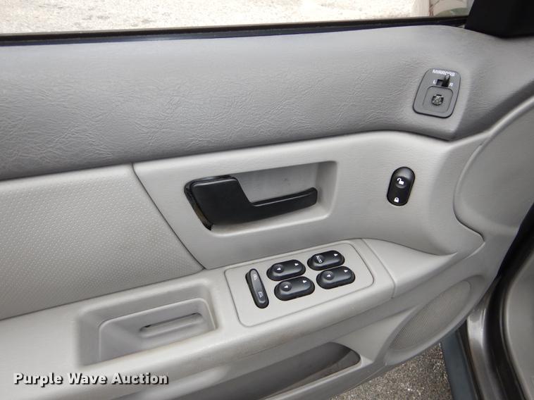 image for item DD0796 2005 Ford Taurus SE