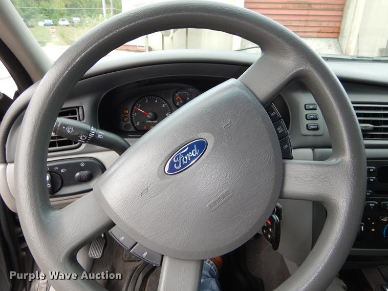 image for item DD0796 2005 Ford Taurus SE