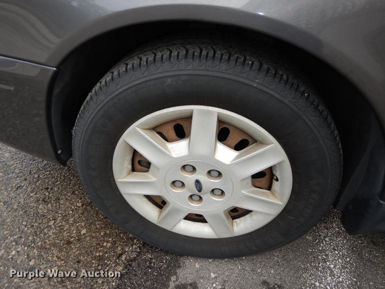image for item DD0796 2005 Ford Taurus SE