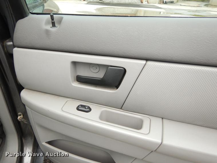 image for item DD0796 2005 Ford Taurus SE