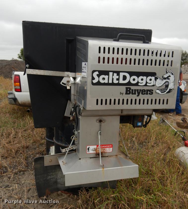Salt Dogg Vbox spreader in Paola, KS Item DD0828 sold Purple Wave