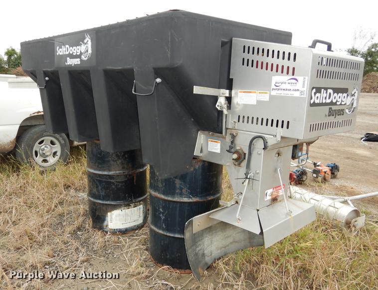 image for item DD0828 Salt Dogg V-box spreader