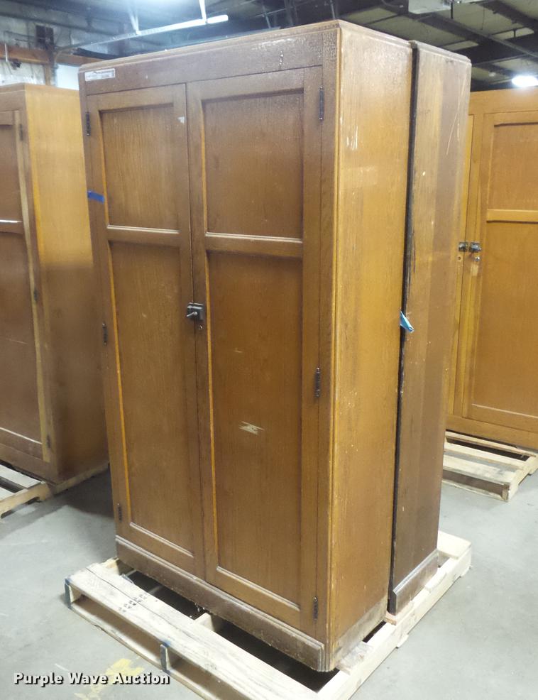 Wood in Des Moines, IA Item DE9298 sold Purple Wave