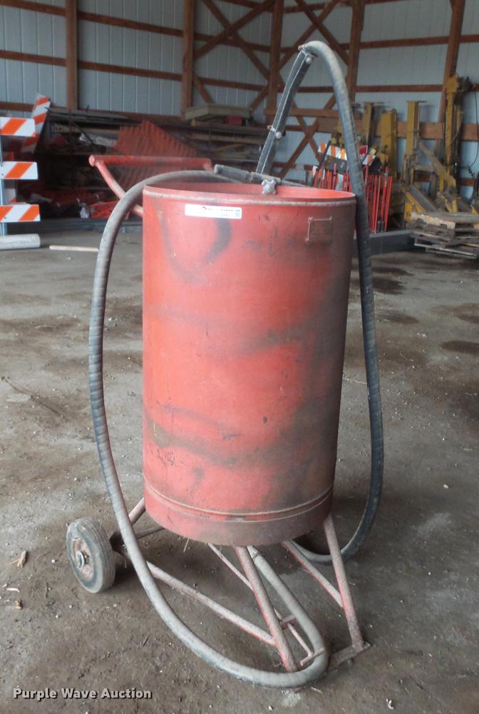 image for item DE9342 Sand blasting pot