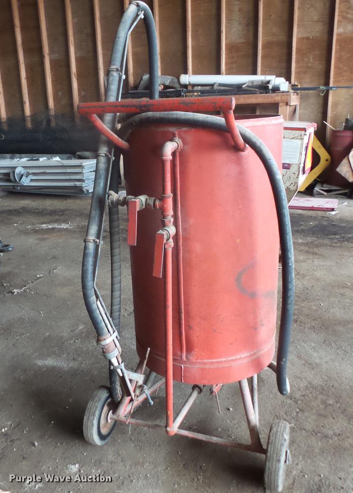 image for item DE9342 Sand blasting pot