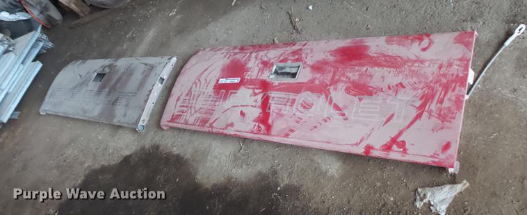 image for item DE9347 (2) Chevrolet tailgates