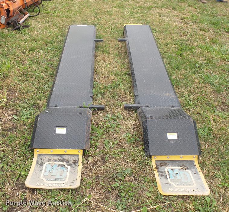 image for item DE9352 Motor grader fenders