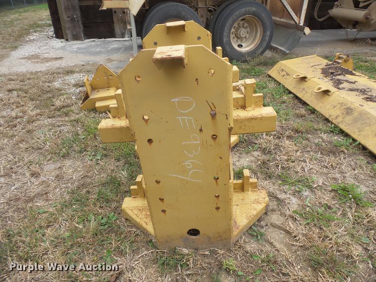 image for item DE9364 V-plow motor grader mount