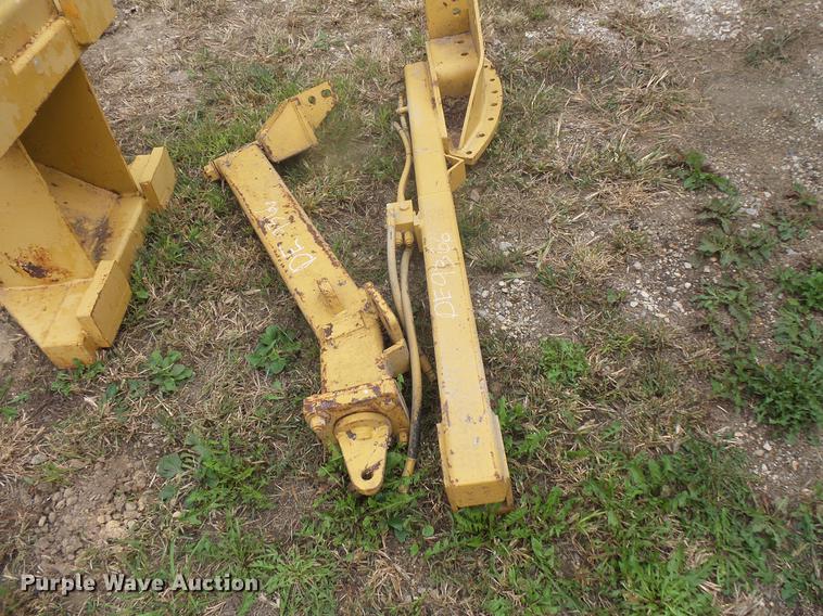 image for item DE9366 Tail piece cylinder for rear mount