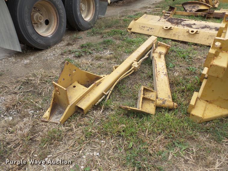 image for item DE9366 Tail piece cylinder for rear mount