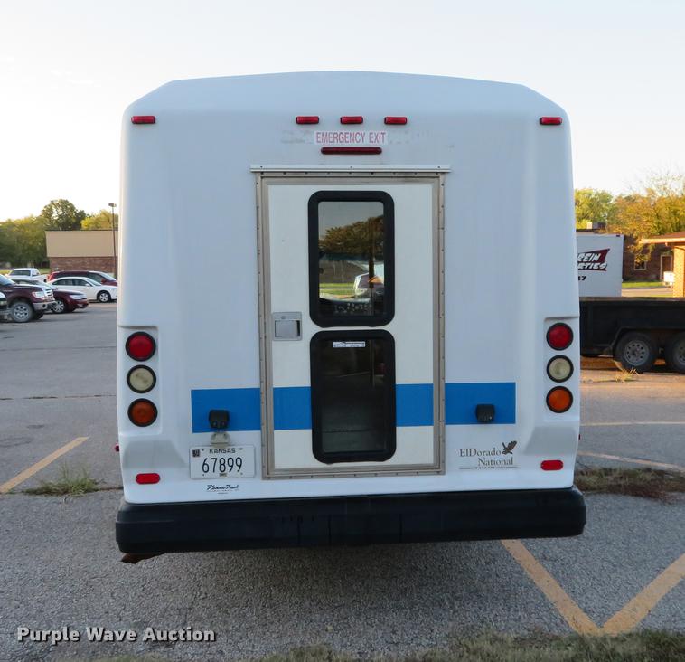 image for item DF9756 2007 Ford E350 Super Duty shuttle bus