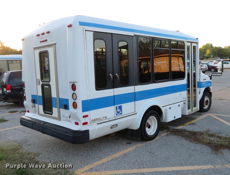 image for item DF9756 2007 Ford E350 Super Duty shuttle bus