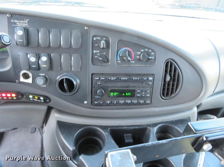 image for item DF9756 2007 Ford E350 Super Duty shuttle bus