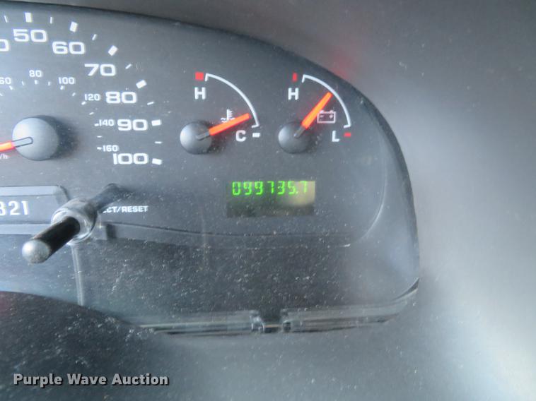 image for item DF9756 2007 Ford E350 Super Duty shuttle bus