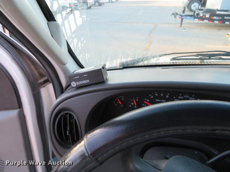 image for item DF9756 2007 Ford E350 Super Duty shuttle bus