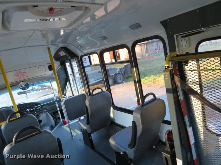 image for item DF9756 2007 Ford E350 Super Duty shuttle bus