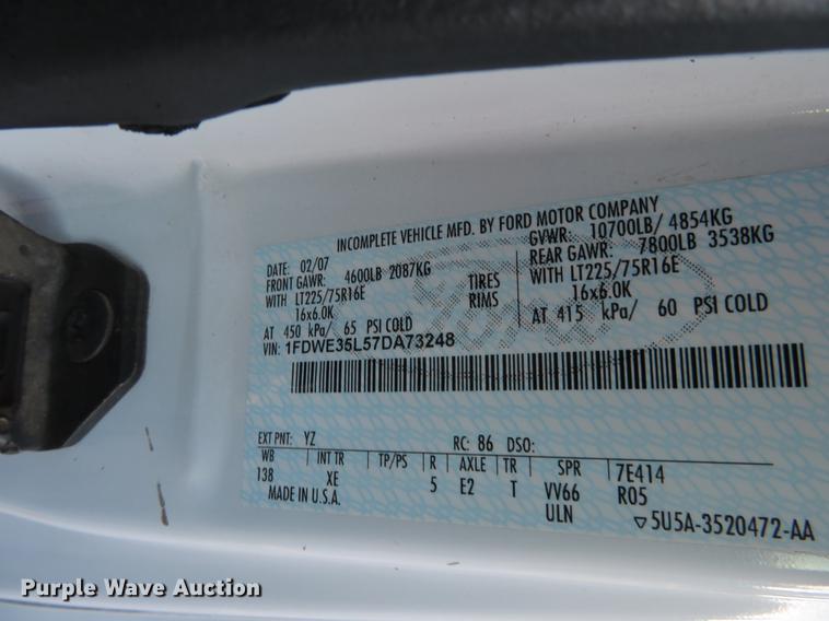 image for item DF9756 2007 Ford E350 Super Duty shuttle bus