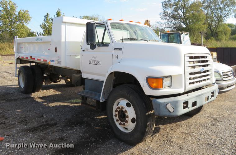 image for item DF9783 1997 Ford F800 dump truck