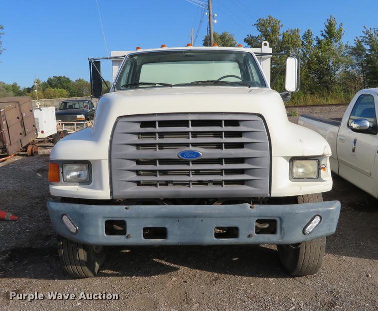 image for item DF9783 1997 Ford F800 dump truck