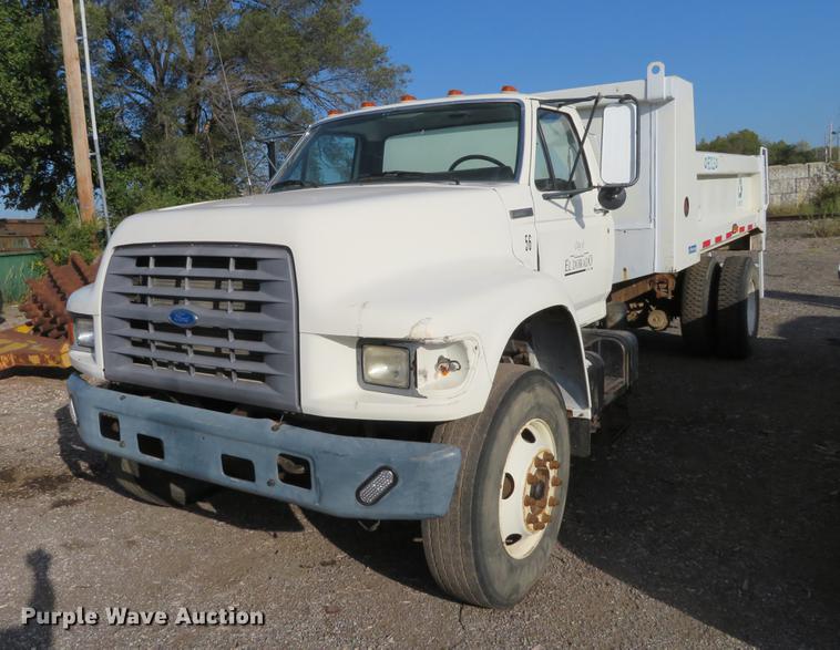 image for item DF9783 1997 Ford F800 dump truck
