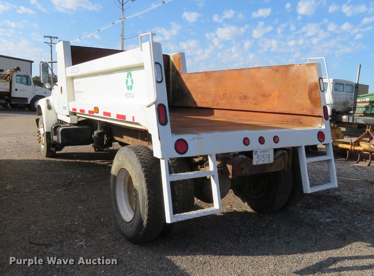 image for item DF9783 1997 Ford F800 dump truck