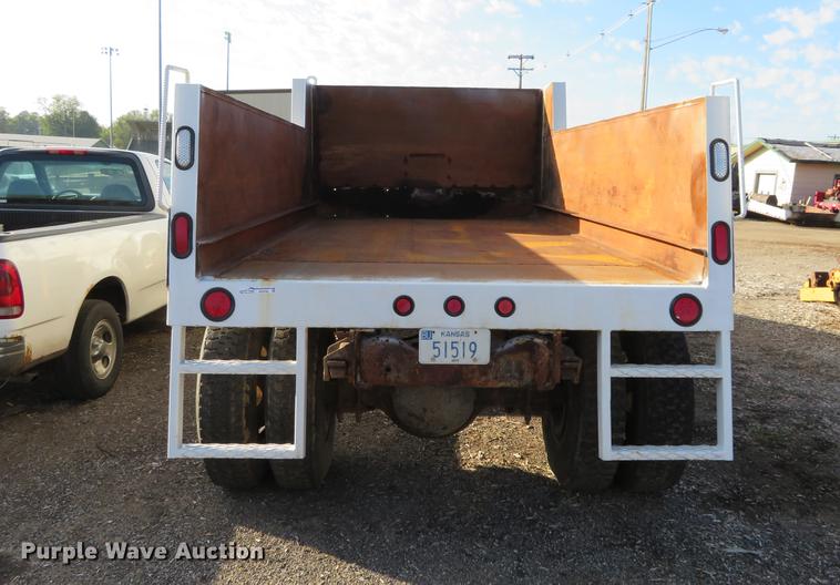 image for item DF9783 1997 Ford F800 dump truck
