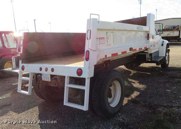 image for item DF9783 1997 Ford F800 dump truck