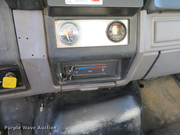 image for item DF9783 1997 Ford F800 dump truck