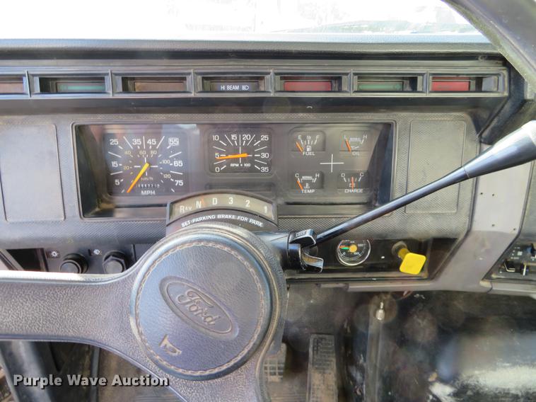 image for item DF9783 1997 Ford F800 dump truck