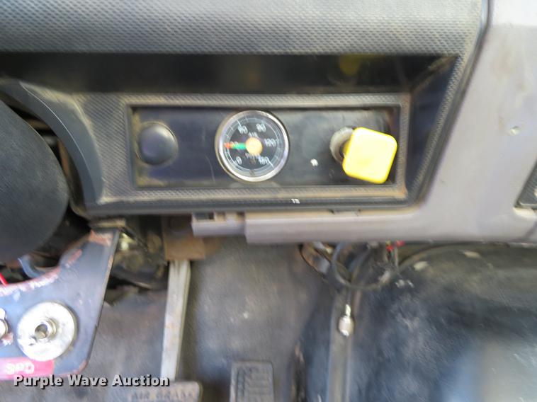 image for item DF9783 1997 Ford F800 dump truck