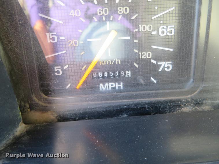 image for item DF9783 1997 Ford F800 dump truck