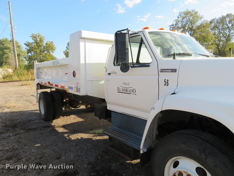 image for item DF9783 1997 Ford F800 dump truck