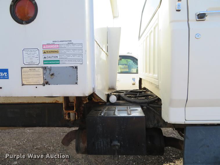 image for item DF9783 1997 Ford F800 dump truck
