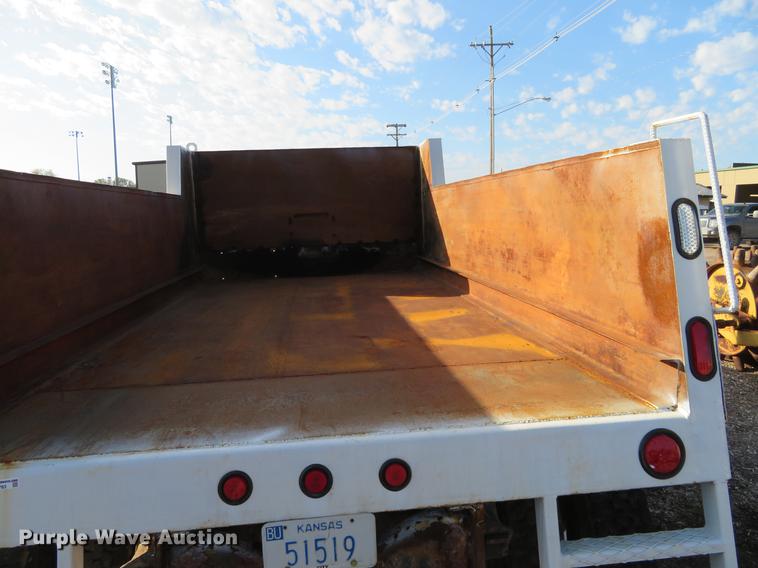 image for item DF9783 1997 Ford F800 dump truck