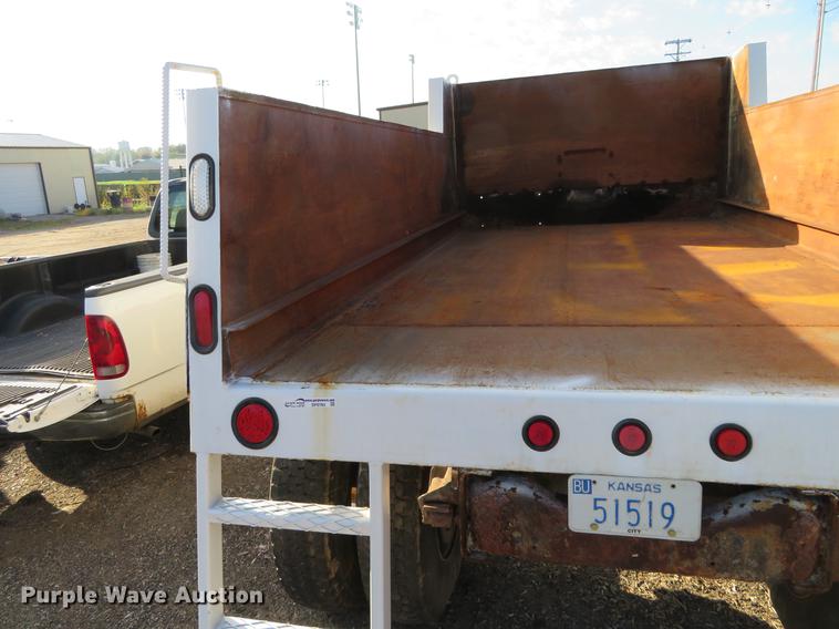 image for item DF9783 1997 Ford F800 dump truck