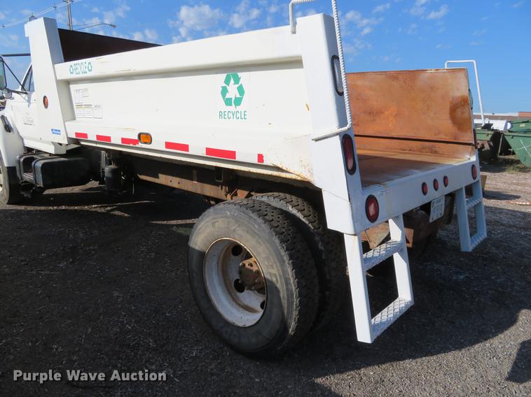 image for item DF9783 1997 Ford F800 dump truck