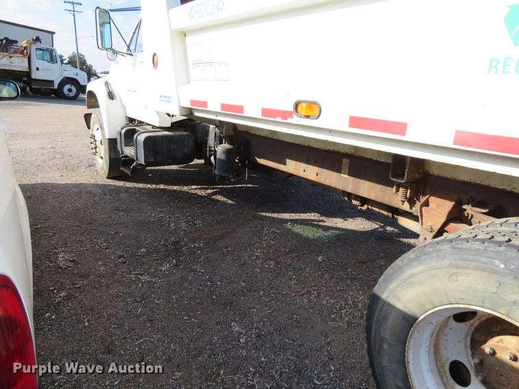 image for item DF9783 1997 Ford F800 dump truck