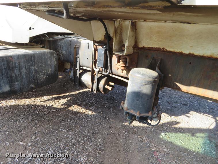 image for item DF9783 1997 Ford F800 dump truck