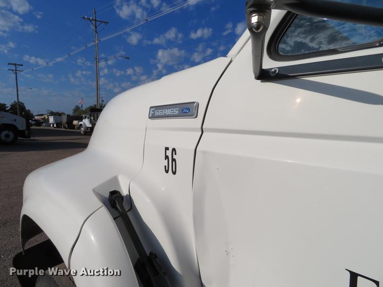 image for item DF9783 1997 Ford F800 dump truck