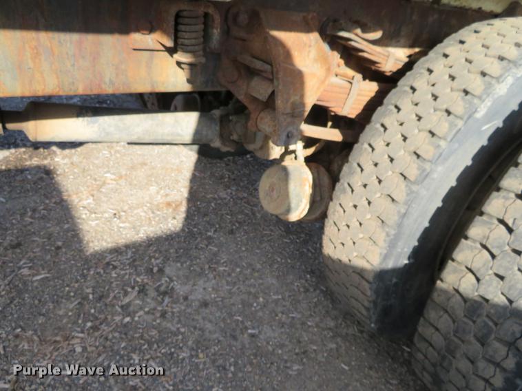 image for item DF9783 1997 Ford F800 dump truck