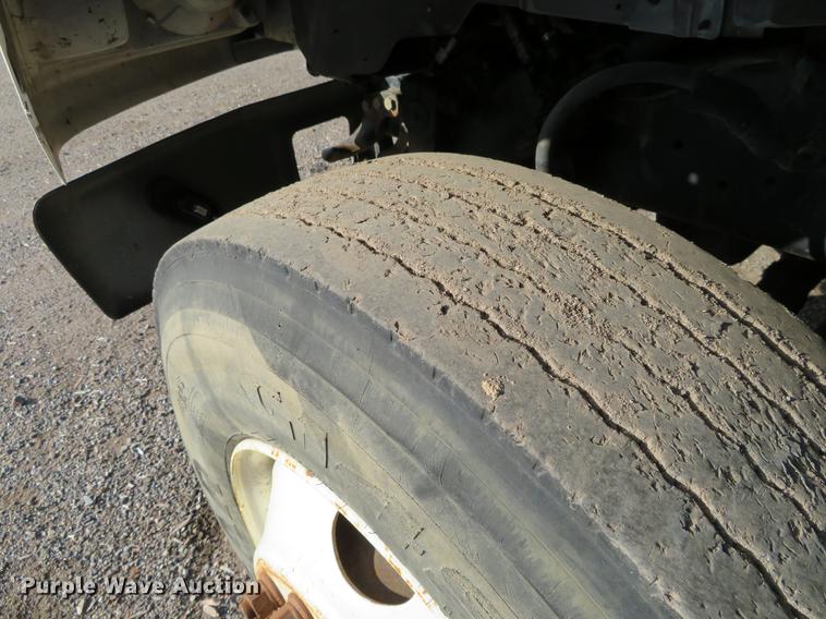 image for item DF9783 1997 Ford F800 dump truck