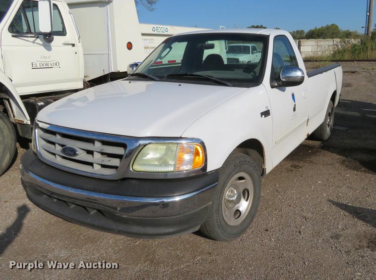 image for item DF9784 2002 Ford F150 pickup truck