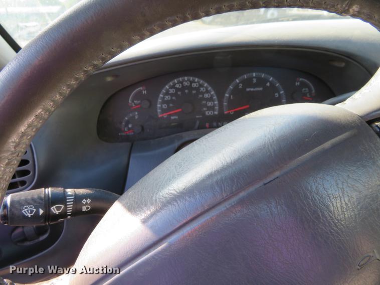 image for item DF9784 2002 Ford F150 pickup truck