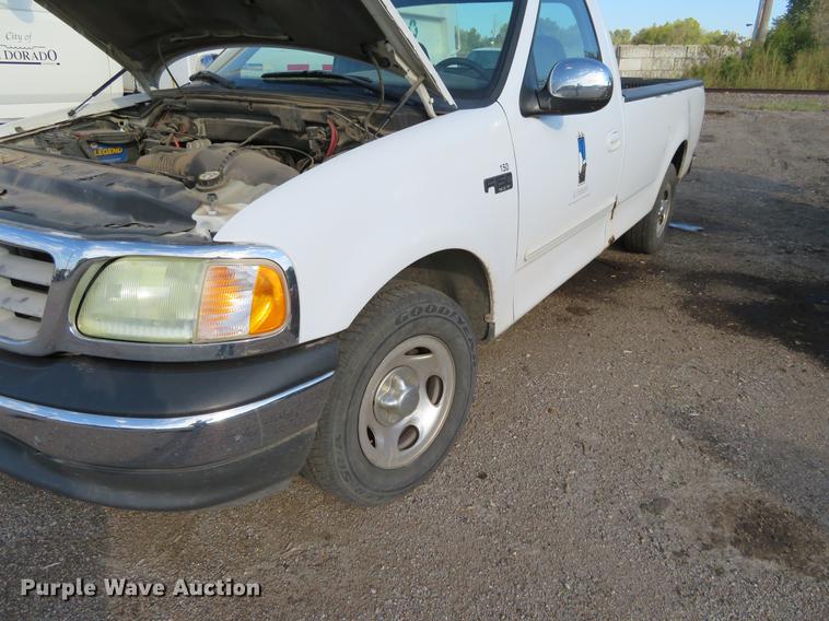 image for item DF9784 2002 Ford F150 pickup truck