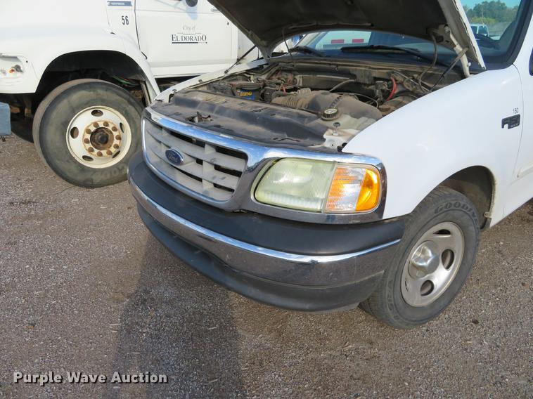 image for item DF9784 2002 Ford F150 pickup truck