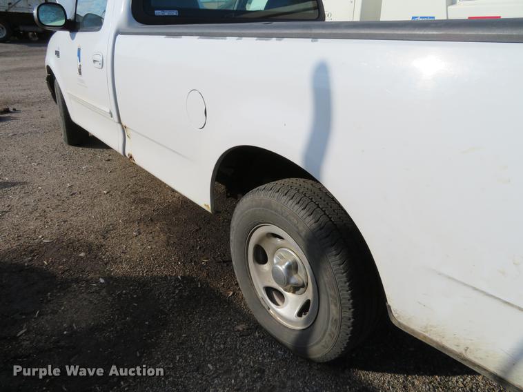 image for item DF9784 2002 Ford F150 pickup truck