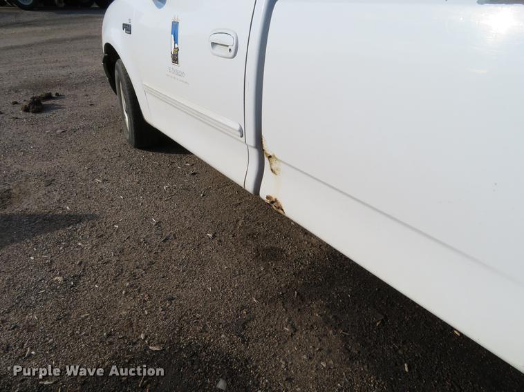 image for item DF9784 2002 Ford F150 pickup truck